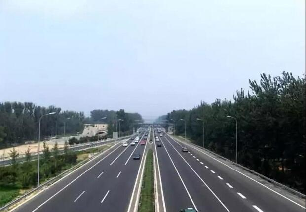 中止性踩油门的操作，，，能让我们在行驶时省油吗？？